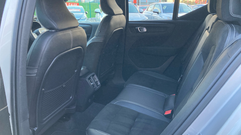 Volvo Xc40 2.0 D3 R DESIGN 5dr AWD Geartronic Diesel Estate